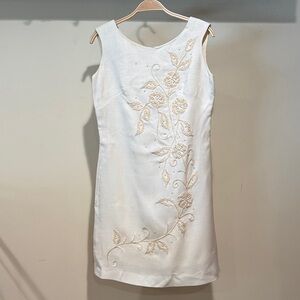 Elegant Vintage 1960’s White Floral Embroidered Dress